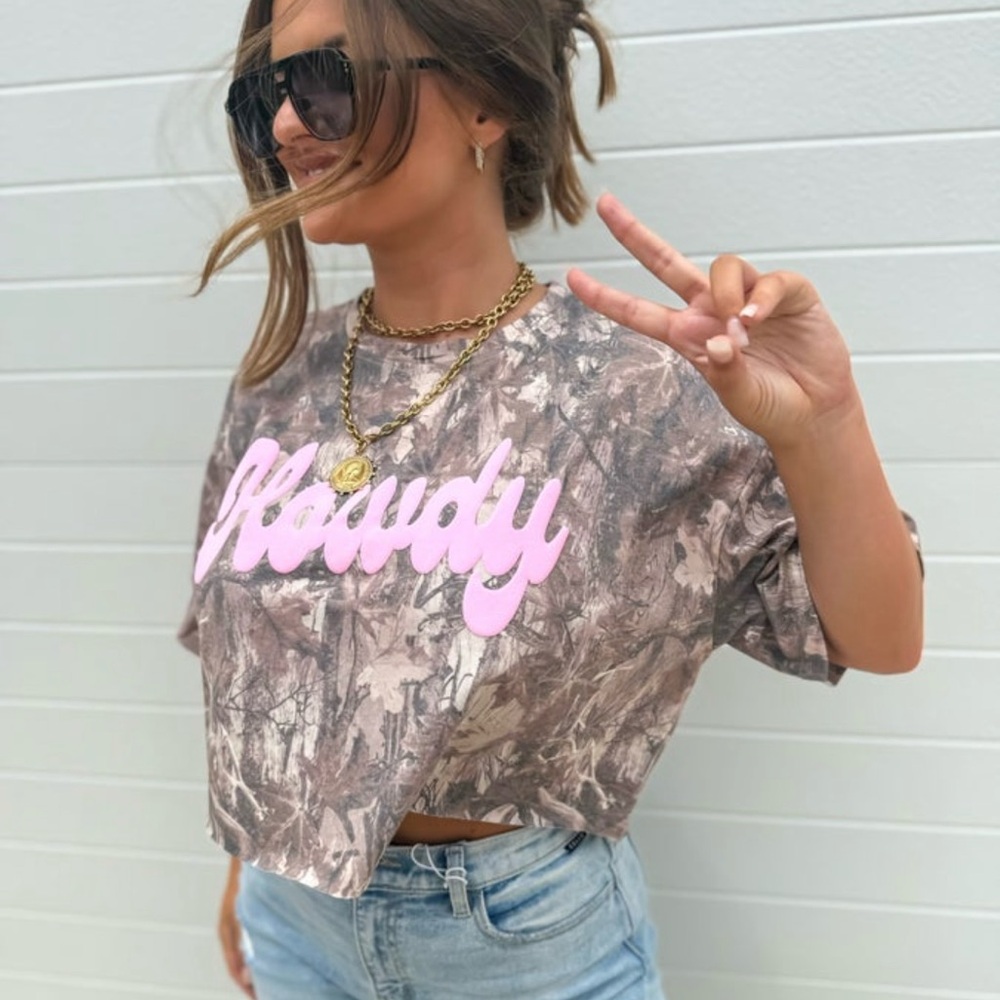 Birdie Camo 'Howdy' Graphic Tee Med